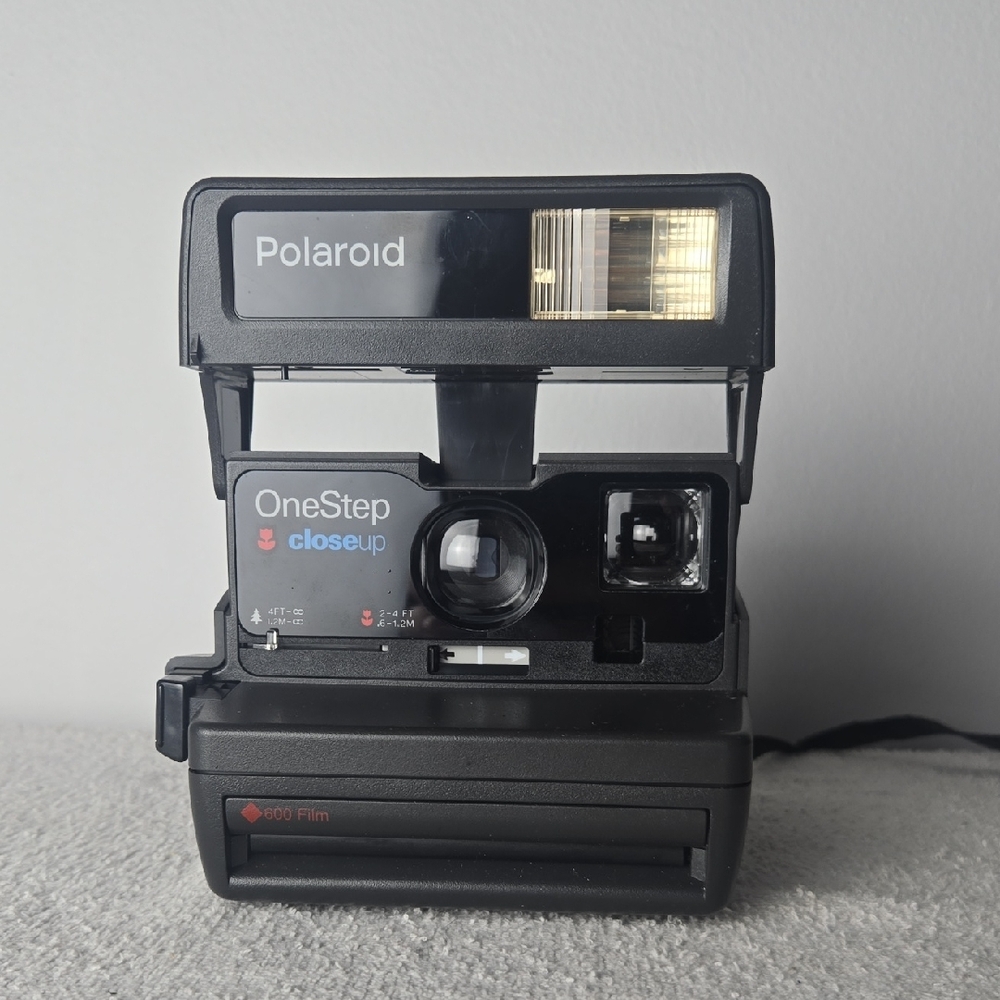 Vintage Polaroid OneStep CloseUp 600 Camera - W/ Box